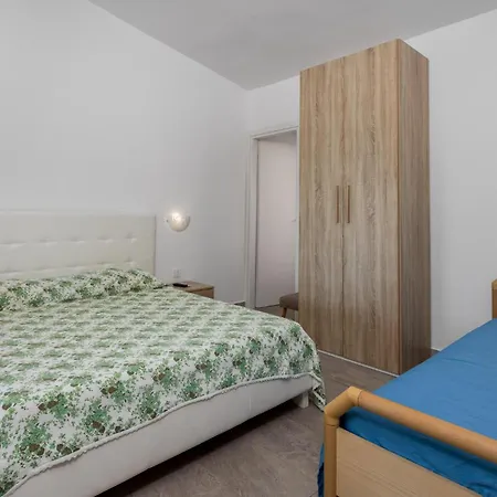 2 Bedroom Awesome In Barbat Appartement *