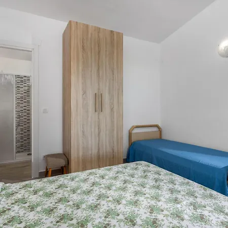Apartament 2 Bedroom Awesome In Barbat Barbat na Rabu