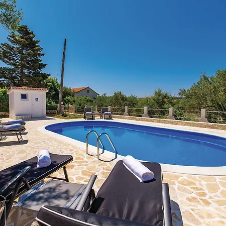 Amazing In Barbat With Swimming Pool Апартаменты Barbat na Rabu