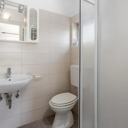 2 Bedroom Awesome In Barbat Appartement *