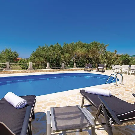 Amazing In Barbat With Swimming Pool Апартаменты Barbat na Rabu