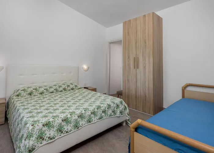 2 Bedroom Awesome In Barbat Apartment *