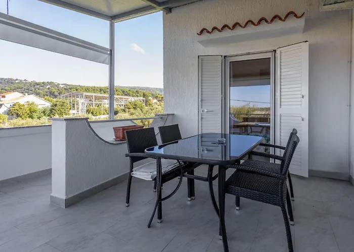 Apartment 2 Bedroom Awesome In Barbat