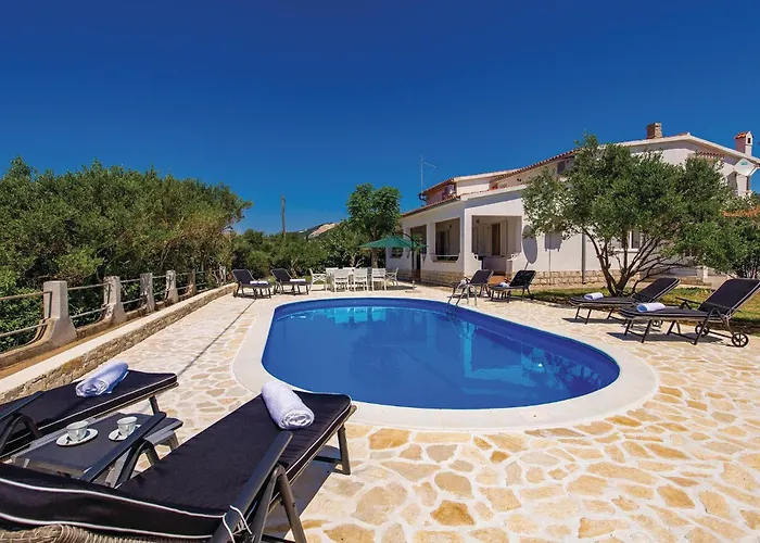 2 Bedroom Awesome In Barbat Barbat na Rabu