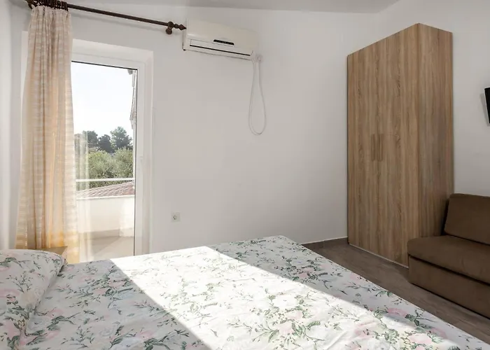 2 Bedroom Awesome In Barbat