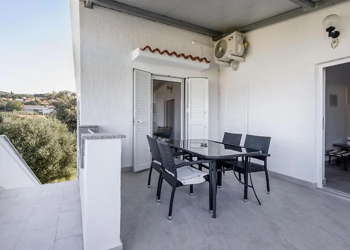 2 Bedroom Awesome In Barbat Apartment *
