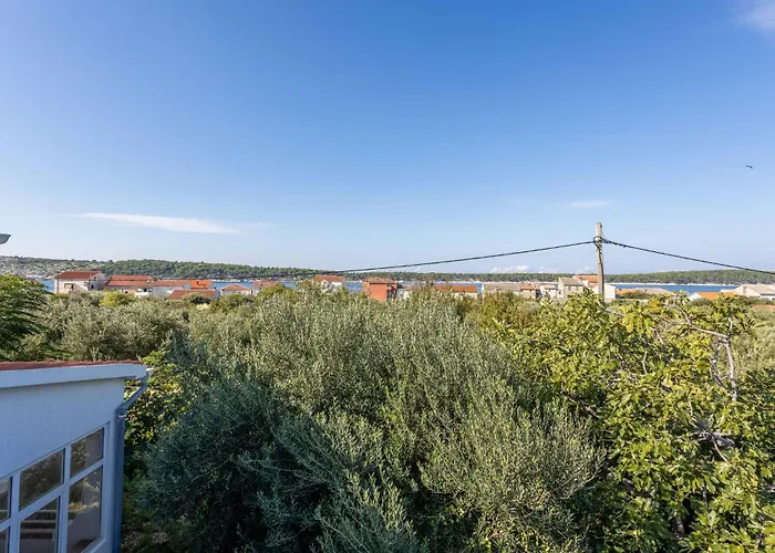 2 Bedroom Awesome In Barbat *