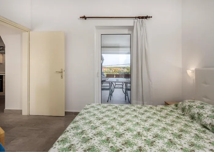 Apartment 2 Bedroom Awesome In Barbat