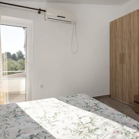 Stunning Apartment In Barbat