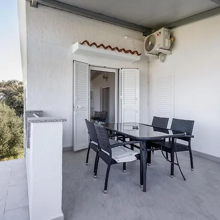 Stunning Apartment In Barbat Διαμέρισμα *